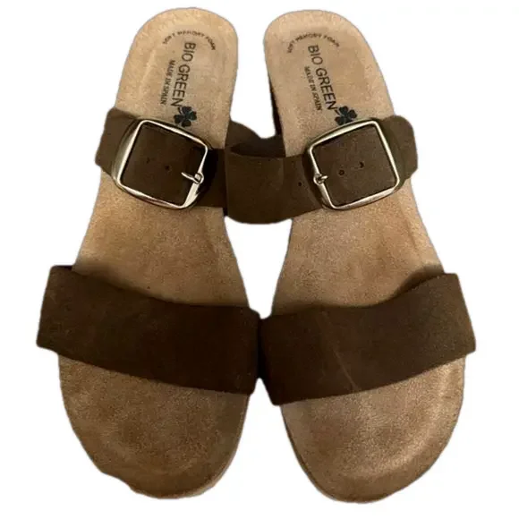 BIO Green Made in Spain Brown Suede Wedge Sandal Gold Buckle Size 39 8.5 - Picture 2 of 6